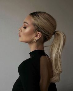 17 Simple New Year's Hairstyles for 2024: Effortless Ideas to Welcome the Year with Style Hollywood Wedding Hair, New Year Hairstyle, High Ponytail Hairstyles, Hollywood Hair, Glam Hair, Low Ponytail, Sleek Ponytail