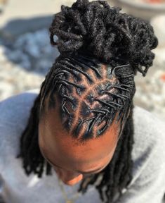 YOU GET WHAT YOU PAY FOR IN LIFE 😍💯🤘🏿 🆑🔛🔝CLICK LINK IN BIO.. Link has ➖Availability, ➖Pricing, ➖Services Offered, ➖Brief Description of… Locs Updo Styles, Dread Styles For Men, Men Ponytail, Locs Updo, Men Hairstyle Ideas, Locks Hairstyles