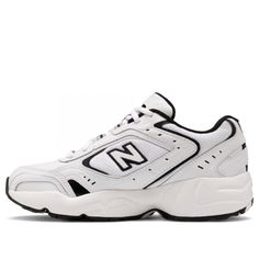 New Balance Fashion, Black And White Running Shoes, New Balance Tennis Shoes, New Balance 452, New Balance Womens, New Balance Black, Black And White Sneakers, Marathon Running Shoes, Cooler Look