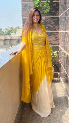 Dresses Trendy Party, वेस्टर्न ड्रेस, Haldi Dress Ideas, Cute Party Dresses, Haldi Ceremony Outfit, Dresses For Parties, Haldi Dress, Birthday Party Dresses, Haldi Outfits