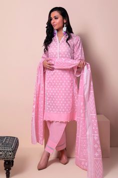 Khaadi A22110 Pink Spring Summer 2022 Pakistani Suits Online, Latest Salwar Kameez, Suits Online Shopping, Unstitched Dress Material, Summer Lawn, Desi Style, Ladies Clothing, Lawn Suits, Pink Spring