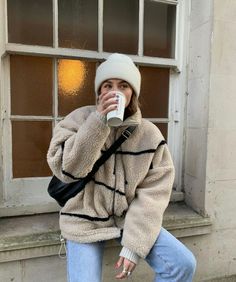 Outfit Inspo Cold Weather, Look Adidas, Estilo Indie, Winter 22, Skandinavian Fashion, Cold Outfits, Fall Winter Wardrobe, Winter Fits, Winter 2022