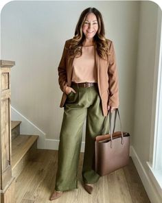 Green Pants Brown Top, Chocolate Brown Monochromatic Outfit, Elegant Midsize Outfits, Earthy Office Outfit, Recruiter Mom, Conference Outfit, Workwear Outfits, Workwear Capsule, Fall Workwear