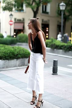 Casual Friday Outfit, Jeans Heels Outfit, Fall Outfits 2018, White Jeans Outfit, Jeans Outfit Women, Friday Outfit, Heels Outfits, Investment Banking