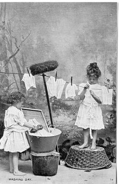 img456 Washing Day | Flickr - Photo Sharing! Laundry Hanging, Mary Cassatt, Vintage Laundry, Old Photographs, Black White Photos, The Good Old Days, Vintage Pictures, Vintage Photographs