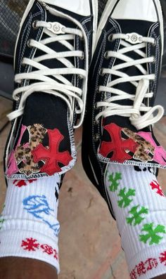 Heart Converse Outfit, Hearts Converse, Converse Socks, Heart Converse, All White Sneakers, Heart Clothes, Heart Shoes, Dope Outfits For Guys, Street Fashion Men Streetwear