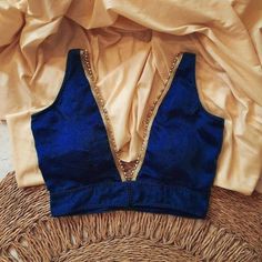 Sleeveless Blouse Designs, Blouse Sari, Blouse Lehenga, Blouse Crop Top, Blouse Indian, Sari Design, Blouse Crop, Fashionable Saree Blouse Designs, Indian Saree Blouse