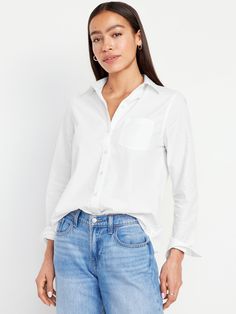 spread collar long sleeves buttoned cuffs full-button front patch chest pocket curved hem semi fitted hits at hip models are approx.  5'9" and wear sizes s (4), l (12), and xl (18)machine wash according to the care instruction label Classic White Button Down Shirt Women, White Button Down Outfit Women, Button Down Outfit, Capsule Wardrobe Essentials, Women's Button Down Shirt, White Button Down Shirt, Fall Capsule Wardrobe, White Button Down, Old Navy Women