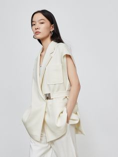 MO&Co. Women's Wool Blend Blazer Waistcoat Features : - OVERSIZE silhouette vest × wide shoulder - Silver Metal Buckle Belt - V neckCode : MBB3WAI003Length of size M is 74cmBlack : Model is 178cm tall and wearing a size M MATERIALS & CARE : Material : 58.9% Wool 39.4% Polyester 1.7% Spandex Do not wash, do not bleach Hang to dry in the shade, do not dry Iron at low temperature, professional dry cleaningTips : 1. Snap and dry clean separately 2. The accessories are washed separatelyPlease select Luxury Sleeveless Single-breasted Outerwear, Luxury Single-breasted Sleeveless Outerwear, Hoi An Tailor, Blazer Waistcoat, Womens Oversized Blazer, Oversize Blazer, Loose Vest, Oversized Vest, Oversized Blazer