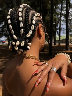 Seashells In Braids, Cowries On Hair, Loc Styles With Accessories, Braids With Seashells, 4c Hair Accessories, Loc Jewelry Hairstyles, Afro Punk Hairstyles, Traditional African Hairstyles, Seashell Braid