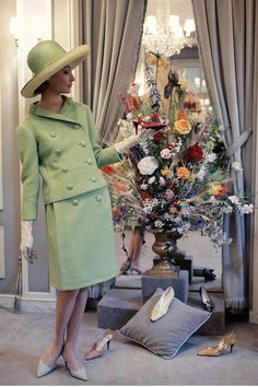 Christian Dior Gowns, Fashion 60s, Dior Collection, Robes Vintage, Vintage Fashion Photography, Vintage Suits, Dior Fashion