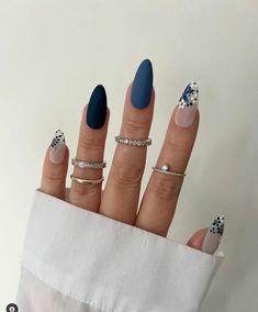 The top blue nails and blue nail ideas including light blue nails, blue acrylic nails, blue nail designs, blue nail art, trendy blue nails, royal blue nails, and short blue nails Blue Wedding Nails, Smink Inspiration, Casual Nails, Classy Nails, Fancy Nails