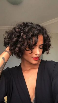 17 Chic Pixie Bob Haircut Ideas: Embrace Short and Stylish Short Curly Cuts, Short Curly Bob Hairstyles, Balayage Short, Layers Short, Bob Haircut Curly, Pixie Bob Haircut, Curly Hair Photos, Short Curly Haircuts