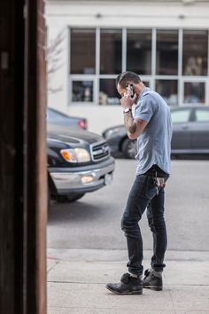 ... Casual Boots Outfit, Photo Men, Men Street Fashion, Mens Fashion Blog, Sharp Dressed Man, Men Street, Looks Style, Men Looks, Fashion Summer