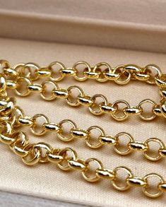 --- Crafted in GUARANTEED HIGH-QUALITY 18-Karat GOLD -- Pure Gold Material, Not Gold-Filled or Plated --- 𝘾𝙝𝙖𝙞𝙣 𝙊𝙥𝙩𝙞𝙤𝙣𝙨: At a 4 millimeter thickness this chain is available in 16 and 17.5 inches lengths. 16 inches - 4 millimeter - 5.10 grams 17.75 inches - 4 millimeter - 5.65 grams Closure: Lobster Claw (Strong and Durable) Style: Rolo Chain - Non-Diamond-cut - 18K Gold Please feel free to message me for any custom sizing request! 𝙋𝙧𝙤𝙙𝙪𝙘𝙩 𝘿𝙚𝙨𝙘𝙧𝙞𝙥𝙩𝙞𝙤𝙣: 18-Karat gold Gold Chain For Women, Real Gold Chains, Men Birthday, Chain For Women, Link Chain Necklace, Rolo Chain, Pure Gold, Chain Link Necklace, Diamond Cut