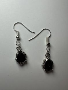 This handmade pair of earrings features a beautiful silver set drop pendants. Perfect for everyday wear or special occasions! May not be best suited for water wear* Black Earrings, Drop Pendant, Pendant Necklaces, Jewelry Necklace Pendant, Etsy Earrings, Everyday Wear, Jewelry Necklaces, Accessory Gift, Electronic Accessories