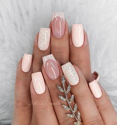 23+ stunning Wedding Guest Nail Ideas (2024) - DrExplains Glow Products, Peach Nails, Coral Nails, Snow Bunny, Rose Gold Nails, Makijaż Smokey Eye, Nail Designs Glitter, Summer Glow