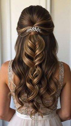 Half Up Half Down Hair Brown Curls, Prom Hairstyles Light Brown Hair, Hairstyles For Long Hair Prom Elegant, Hair For Confirmation, Wedding Hairstyles Brown Hair Half Up, Graduation Hair Inspiration, Hair Inspo Formal, Fancy Updos For Long Hair Prom, Prom Hairstyles With Accessories