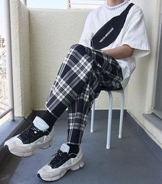 Hype & Basics Inspo - Album on Imgur Classy Jeans, Sweatshirt Street Style, Stylish Shirts Men, Fashion Outfits Women, Street Sweatshirt, Street Wear Urban, Streetwear Outfit, Mens Street Style