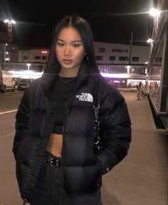 Puffer Jacket Aesthetic, North Face Jacket Outfit, Doudoune The North Face, Puffer Outfit, Website Aesthetic, Mode Ulzzang, Puffer Jacket Outfit, North Face Outfits, The North Face Puffer