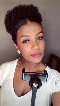 Penteado facil e rapido para cabelos crespos Twa Awkward Stage Natural Hairstyles, Natural Afro Hairstyles Short Simple, Hairstyle On Short Natural Hair, Short Afro Hairstyles, Short Natural Hair, Natural Hair Cuts, Natural Hair Short Cuts