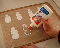 Make snowmen out of glue. Decorate with paper, glitter etc. Then let dry on wax paper- use them as gift tags! You could do different shapes for all occasions too! need to try. Glue Craft, Noel Christmas, Wax Paper, Winter Crafts, Xmas Crafts, Yule, Christmas Cheer, Different Shapes