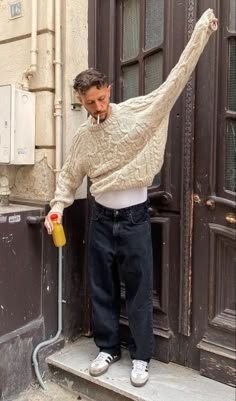 Mens Fall Outfits, Sweater Outfits Men, Adidas Samba Outfit, Samba Outfit, Jeremy Allen White, Street Style Outfits Men, Street Fashion Men Streetwear, Guys Clothing Styles, Fall Outfits Men