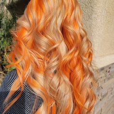 Cheveux Oranges, Hair Color Orange, Split Dyed Hair, Blonde Streaks, Vivid Hair Color, Ginger Hair Color, Dyed Hair Inspiration, Pretty Hair Color, Summer Hair Color