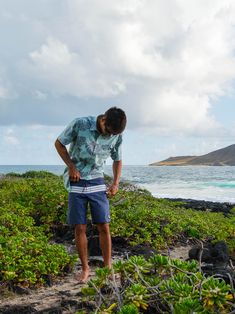 Product details: Men's boardshort T&C Surf woven label at front Outseam 18" Fly: Lycra Fly Back velcro pocket Fabric: 51% Cotton + 43% Polyester + 6% Spandex 2-Way Stretch Machine wash cold Woven Label, Woven Labels, 2 Way, Surfing, Spandex, Navy, Fabric, Bahia