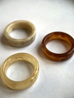 "Complete your perfect look with the acrylic resin rings from Vielring. These beautiful plastic rings belong to our adjustable ring category. They are adjustable in size and can be customised. The perfect gift for you or one of your loved ones.♡ ∙Shipping is free of charge within Germany and will be shipped within one working day. - Material: plastic, acrylic resin - Dimensions: ~ 17 mm - All our items are made by hand, with love and care.♡ ∙Packaging∙ - All orders are packed by us in a high quality \"multi-ring\" jewellery bag.♡ ∙More from us∙ https://www.etsy.com/de/shop/Vielring ∙Social Media∙ - Instagram: https://www.instagram.com/vielring - Facebook: https://www.facebook.com/vielring - Pinterest: https://www.pinterest.de/Vielring/_shop - TikTok: https://www.tiktok.com/@vielring Thank Rings Multiple, Acrylic Rings, Plastic Rings, Resin Rings, Acrylic Ring, Jewellery Rings, Plastic Ring, Resin Ring, Rings Set