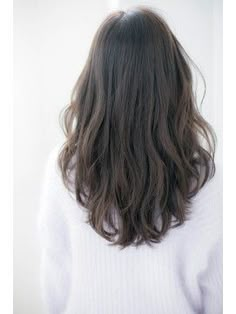 Medium Length Hair With Layers Thick Straight, Medium Length V Haircut With Layers, Wavy U Shaped Haircut, Round Layers Medium Hair, Medium Length Haircut For Wavy Hair Oval Face, Shoulder Length U Shaped Haircut, Soft V Haircut, Haircut For Middle Hair, Medium One Length Haircut