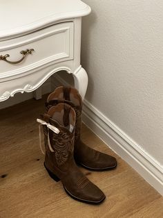 Cowboy Boots Aesthetic, Elsie Silver, Chestnut Springs, Cowboy Romance, Cowboy Aesthetic, Vintage Americana, Moda Vintage