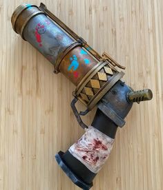 Cardboard Props Cosplay, Powder Cosplay Arcane, Arcane Craft Ideas, Arcane Room Decor, Arcane Diy Crafts, Arcane Merchandise, Arcane Props, Arcane Diy, Arcane Cosplay