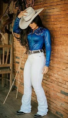 Ranchero Outfits Women, Cowboy Outfits For Women, Cowgirl Style Outfits, Latina Fashion Outfits, Looks Country, Country Girls Outfits, Rodeo Outfits, Cowboy Outfits