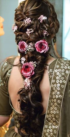 Mandap Hairstyle, Hairstyle Traditional, Mermaid Hairstyle, Coquette Hairstyles, Women Hair Styles, Mehendi Ideas, Engagement Hair, Peach Mirror