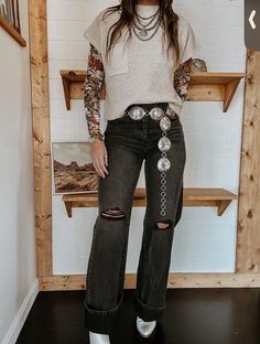 Ariat Trouser Jeans Outfit, Witchy Western Outfit, Winter Western Concert Outfit, Casual Nfr Outfits, Mid Size Western Fashion, Western Outfit Plus Size, Midsize Western Fashion, Business Western Outfits, Casual Vegas Outfits Winter