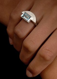 Aquamarin Ring Lagune Smaragd Ring, Gold Ring Sets, Contemporary Jewellery, Contemporary Jewelry, Modern Jewelry, White Gold Rings, Amazing Jewelry, Ring Designs, Jewelry Art