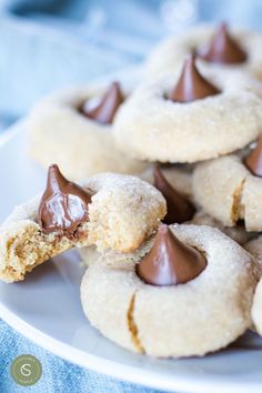 plate full of peanut butter cookies with hershey kisses Peanut Butter Hershey Kiss Cookies, Blossoms Cookies, Kiss Cookie Recipe, Peanut Butter Blossoms Recipe, Peanut Butter Blossom, The Chunky Chef, Butter Desserts, Peanut Blossoms, Small Town Woman