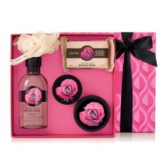 Brand New The Body Shop British Rose Gift Set Box This Sparkling Classic Scent Collection Smells Of Fresh, Water Lily, Peony With The Essence Of Hand-Picked Dewy British Roses. A Signature Beautiful Scent That Is Sure To Leave An Impression. Perfect Gift For That Special Someone In Your Life Or A Great Treat For Yourself . Set Inclusive Of: 1. British Rose Shower Gel-250ml 2. British Rose Body Butter - 50ml 3. British Rose Body Scrub - 50ml 4. British Rose Soap - 100g 5. Nourishing Body Loofah Pink Body Wash, The Body Shop British Rose, Body Shop British Rose, The Body Shop Gifts, Body Loofah, Rose Body Scrub, Rose Body Butter, British Rose, Beauty Treats