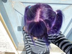 Dark Purple Hair Blue Eyes, Outfits For Purple Hair, Purple Hair Face Claim, Purple Hair Halloween Costumes Ideas, Purple Hair Outfit, Half Purple Hair, Purple Hair Aesthetic, Purple And Blue Hair, Blue Purple Hair