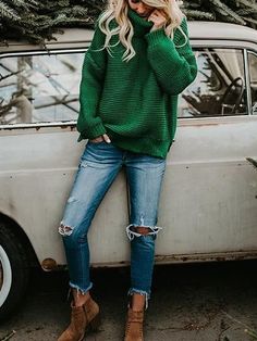 Fashion Trend Inspiration, Color Trends Fashion, Solid Color Sweater, Trendy Fashion Outfits, Knit Outfit, Knit Fashion, Green Sweater, Sweater Fashion, Outfits Casuales