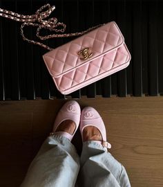 New York Cafe, Sunset Surfing, Aesthetic New York, It Girl Aesthetic, Girl Vacation, Cute Core, Chanel Aesthetic, Coquette Kawaii