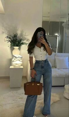 Elegant Wide Leg Pants Outfit, Real Estate Agent Attire Women Summer, Outfit Jeans Elegante, Outfit Ideas Everyday Simple Elegant, Classy Summer Aesthetic, Elegant Summer Outfits Classy Chic 2024, Classy Girl Aesthetic Outfit, Cali Outfits Summer, Classy Summer Outfits Aesthetic