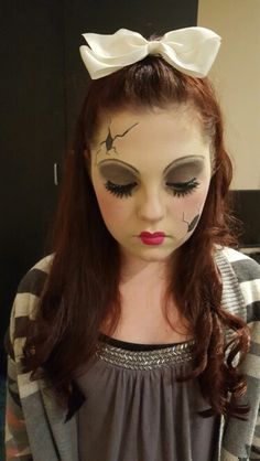 Cracked Porcelain Doll, Cracked Porcelain, Halloween Makeup Tutorials, Halloween Makeup Tutorial Easy