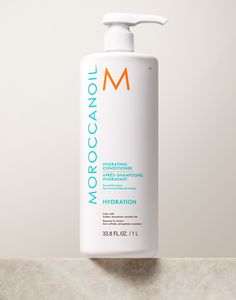 Condition and detangle dehydrated hair with Moroccanoil® Hydrating Conditioner. This gentle, daily-use formula leaves hair smoother, more manageable and easier to style. Infused with antioxidant-rich argan oil, vitamins A and E and moisturizing red algae for optimal hydration for all hair types- from normal to dry hair. Color-safe. Sulfate-free, phosphate-free and paraben-free. Restore Hair Health, Porous Hair, Red Algae, Hydrating Shampoo, Volumizing Shampoo, Moisturizing Conditioner, Natural Moisturizer, Damaged Hair Repair, Hair Detangler