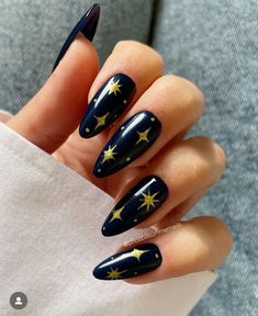 Star Nail Designs, Witch Nails, Star Nail, Moon Nails, Gel Acrylic Nails, Nail Time, Star Nails, Oval Nails, Nail Polish Designs