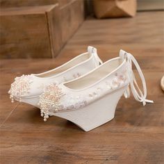 Chinese Traditional Shoes For Women, Asian Shoes, Heels Pearl, Pearl Tassels, Platforms Shoes, Traditional Chinese Hanfu, Women Heels