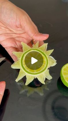 Raanis World on Instagram: "Special post for new followers ❤️‍🔥 #reels #foodart #limão #lime #trendingreels #reelvideos #decoraçao #foodphotography #ukblogger #viralreels" Beautiful Garnishes, Light Summer Drinks, Food Garnish, Drink Garnishing, Decorações Com Comidas, Party Food Buffet, Edible Arrangements