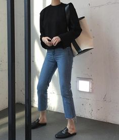 pinterest || macselective Casual Jean Outfits, Trousers And Loafers, Black Loafers, Black Trousers, 가을 패션, Black Sweater, Classic Outfits, Sweater Black