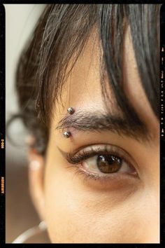 Eyebrow Piercing Idea Eyebrow Piercing Jewelry, Pretty Piercings, Eyebrow Slits, App Filter, Tattoos Inspiration, Thick Brows, Airbrush App